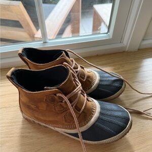 Almost new! Sorel Waterproof Tan and Black Out and About boots.